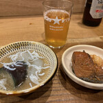 Oryouri Koufuku - お通し。カブ、茄子、しらすの餡かけと、鰤と揚げの煮付け？