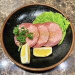 Sumibi Yakiniku Kouen - 上厚切りタン塩