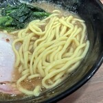 横浜ラーメン 響家 - 麺は食感があまり酒井っぽくなかったです。