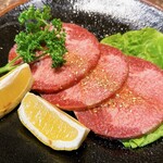 Sumibi Yakiniku Kouen - 上厚切りタン塩