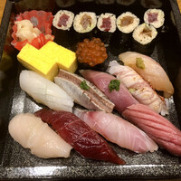 神楽坂 鮨 弥栄 - 写真からもネタの良さがわかり、しっかり仕事されていますね。素晴らしい。