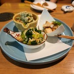 地下だけど入ったら雰囲気が良くて料理人がしっかり食事を作ってお酒もたくさんあって楽しいお店。ごんべえ - 3種のおばんざい