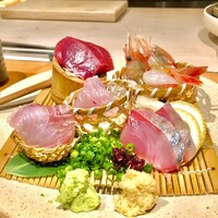 魚の中俣 銀座 - 見た目通り旨い5点盛り！　縞鯵、イサキ、九絵、　氷見鮪、牡丹海老