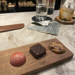Chocolaterie&Bar ROND-POINT by Hirofumi Tanakamaru - 