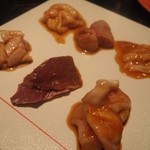 大同苑 - ホルモン盛り合わせ（牛ホルモン、コテコテ、上ミノ、小袋、ハツ、日替り）