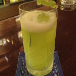 バー クラスター - デラウェアとラム・ライム。こちらも綺麗な色・・・