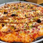 Kirin Yokohama Biahoru - ベーコン・チキン・ナッツのスモークピザ