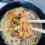 うどん・そば 活気 - かき揚げは激アツ、火傷にご注意ください。