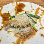 luogo - 花ズッキーニの中にベシャメルソース、じゃがいも、赤海老を詰めてベニエフリットにしています。アスパラソバージュと共に。甘エビのビスクのソース