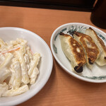 日高屋 - マカロニサラダと3個餃子