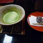 お抹茶とお茶菓子