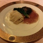 ワキヤ 一笑美茶樓 - 干した白菜で包んだちまきと対馬椎茸の海老卵ソース煮