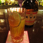 バー クラスター - 養命トニック。疲れた時に作ってくれた、ジントニックの養命酒バージョン、これイイかも(笑