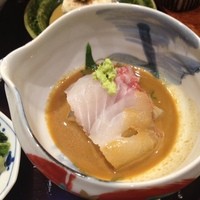 徳うち山 - 鯛のお造り、胡麻だれ掛け