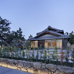 京都離宮 おだしとだしまき - 庭も店内も魅力的な京都らしい建物