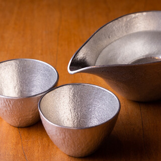 We have a wide selection of sake that complements the dishes. Enjoy your favorite cup