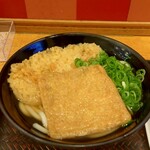 驛麺家 - きつねうどん (税込)390円 ※角度を変えて(拡大) (2023.05.30)