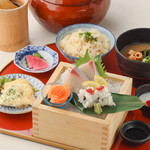 Assorted sashimi - topped with tuna, amberjack, and red sea bream -