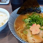 豚丼と中華そば クロちゃん食堂 - 中華そばと小ライス