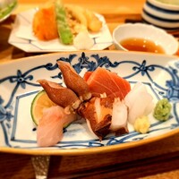 白虹 - ⚫造り
                    蛍烏賊、ソイ、赤烏賊、タコ、本まぐろと豪華✨✨