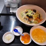 上海富春小籠 - 野菜刀削麺