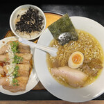 Shinano Shimmen Resshi Jummei - 炙りチャーシュー麺 (太麺) 1400円、ランチ丼 (焼きばらのり丼) 100円
                        2023年5月30日