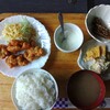 街路樹 - 料理写真:唐揚げ定食　ランチタイムは100円お得