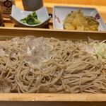 おばんざい・炙り焼き・酒 菜な - せいろ蕎麦と手桶寿司　旬の天婦羅添え　1580円　+　蕎麦大盛り　320円