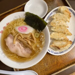 柳栄軒 - ラーメン　¥600-   餃子6個　¥400-