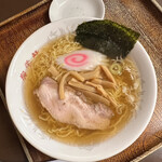 柳栄軒 - ラーメン　あっさり優しい鶏ガラ醤油？スープ