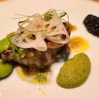 Restaurant Sola - ⑪青羽太(別称アオナ)(福岡県糸島産)、檸檬ソース、酢漬け唐辛子(スペイン産)、薄切り蓮根載せ、空豆&獅子唐、万願寺唐辛子のピューレ添え、ストゥーリア・キャビア(フランス産)【+追加1,500円】添え