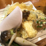 Hokake Sushi - 軽い天ぷらもついてきた