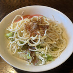 こうひいはうす - このスパサラも何とも言えず旨い。家で真似したくなるやつ。