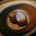 温石 - 「新作です」と仰った、「太刀魚の蓮根餅の包揚げ」　凄いんです。カリッ、モチッ、フワッ、刹那の一品。娘は、目の前に積み上げて食べたいと。私もじゃ。