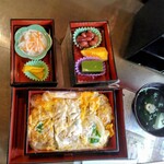 華ぜん - 料理写真:1.かつ重膳　上の段にメイン   （三種共に）