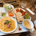 Fumikiri No Kafe - スペシャルランチ② 添えてある花が違います