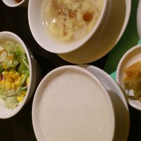 廣東料理 民生 ヒルトンプラザウエスト店 - サラダ、おかゆ、スープ