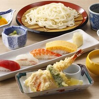 うどんとにぎり寿司のランチセット