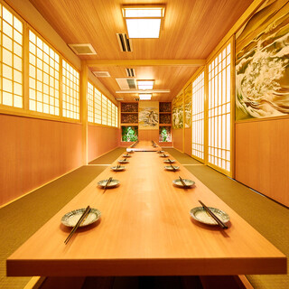 All seats are fully equipped with private rooms with doors. It is also possible to guide you in the tatami room.