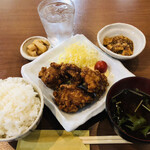 家庭料理居酒屋 よってって - ♪唐揚げ定食¥700