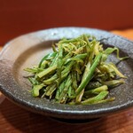 アナゴちらし小町 - 山独活のきんぴら