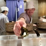 鳥茂 - キャビア海苔巻き