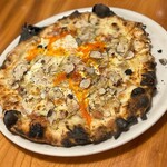 ピザダヴィンチトウキョウ - 黒トリュフのビスマルク