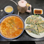 花菜 - 料理写真:キムチクッパ、にらチヂミ、コーン茶