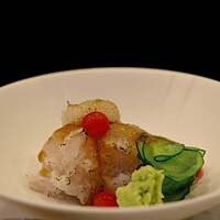 鮨 難波 - 鱧。 鱧すら富山湾で獲れるんです。 もう富山湾で獲れないものはない！ 湯引きせず、炭火炙りで。