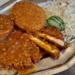 ロータリー - コロッケの下にはナポリタンが