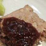 キッチン ブルー グローブ - テリーヌの中、ナッツでしょうか？