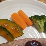 キッチン ブルー グローブ - 備え付け野菜のアップ