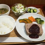キッチン ブルー グローブ - 豚挽肉と胡桃のテリーヌ　きざみ茸と赤ワインソース