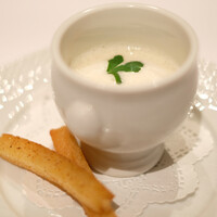 メゾン ポール・ボキューズ - ランチコース 4500円 のジャガイモとカリフラワーの温かいスープ